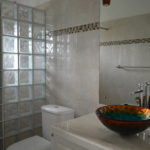 Frangipani Apartment - Sweet Jewel Apartments - The Bathroom