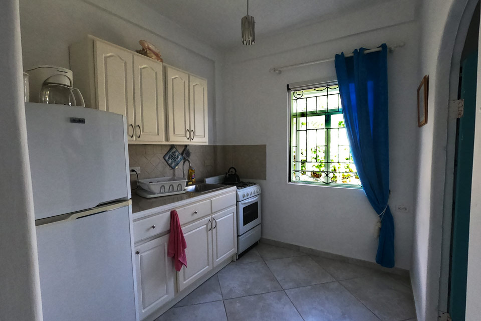 Two Palms Apartment-Kitchen