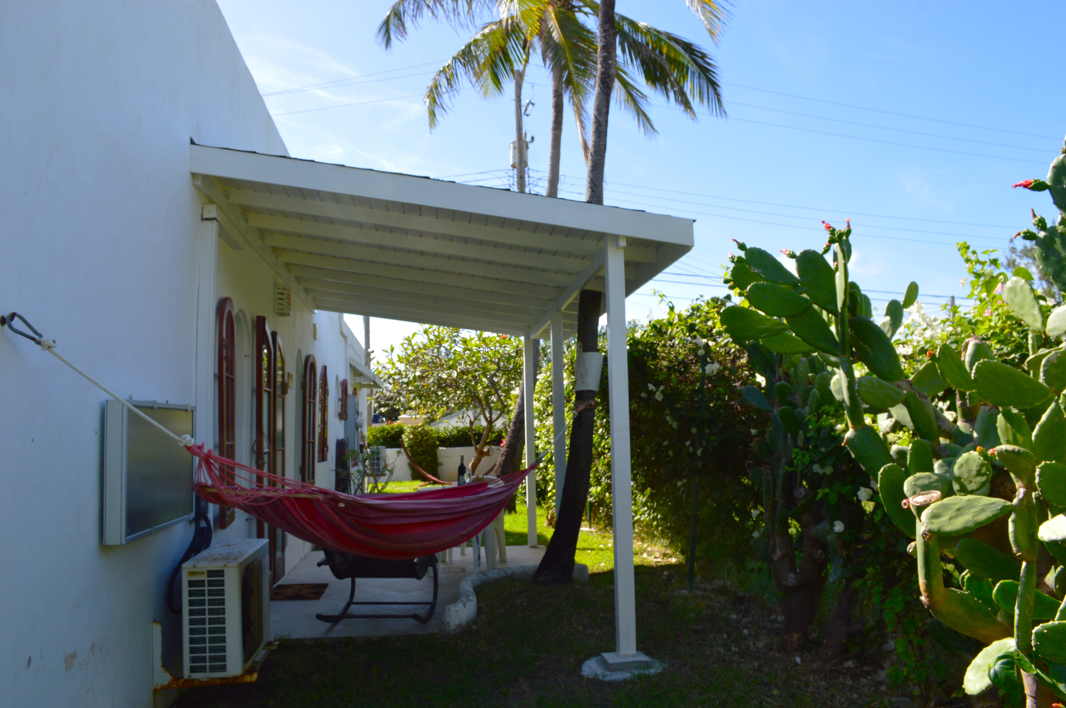 Two Palms Apartment - Covered Patio